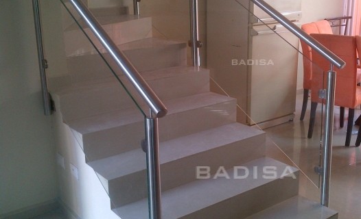 BARANDAL DE CRISTAL POSTE AFUERA ESCALÓN